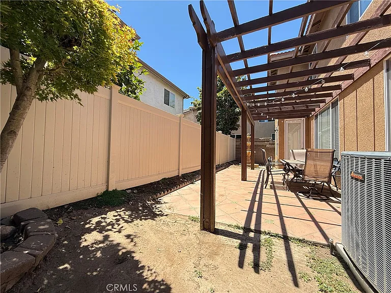 1319 Jacaranda Cir — Photo 23