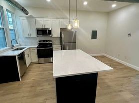 4631 Montgomery Rd, 2 beds  1.0 baths (1025 sqft)