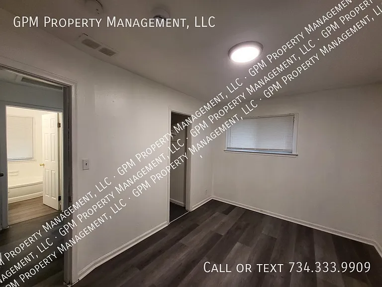 26011 Dartmouth St — Photo 5
