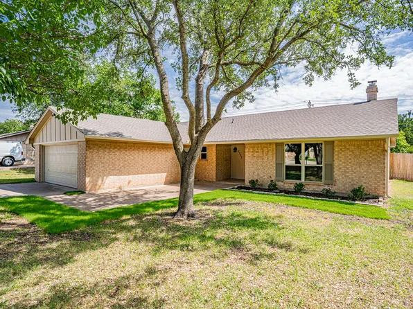 5327 Mission Cir, Granbury, TX 76049
