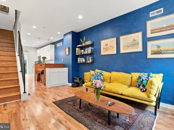 2639 Titan St, Philadelphia, PA 19146