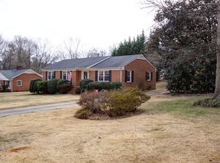 4513 Foxcroft Rd, Greensboro, NC 27410