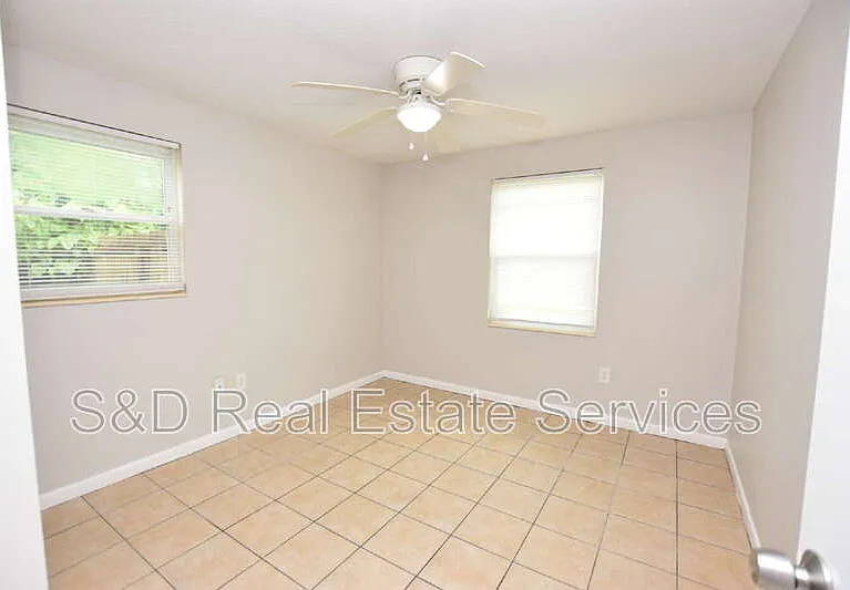 1424 Phyllis St — Photo 15
