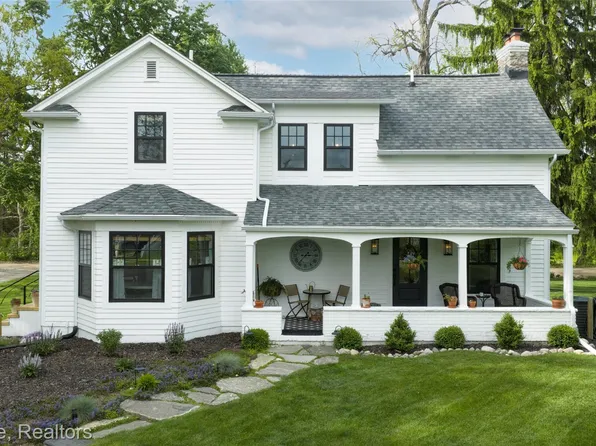 8322 Buckell Lake Rd, Holly, MI 48442