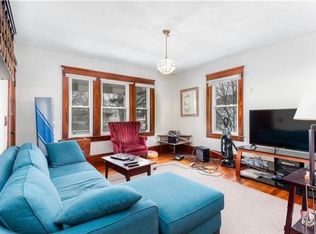 117 Hunts Ave FLOOR 2, Pawtucket, RI 02861