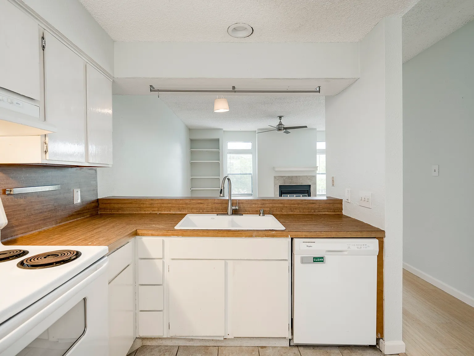 2 bed, 1043 sqft, $1,400 — Photo 4