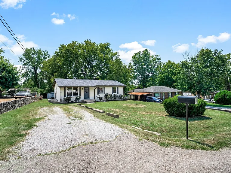 205 Cedar Dr — Photo 6