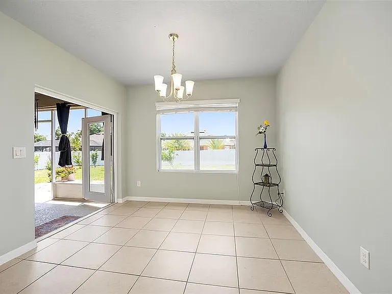 6742 SW 64th Ave — Photo 8