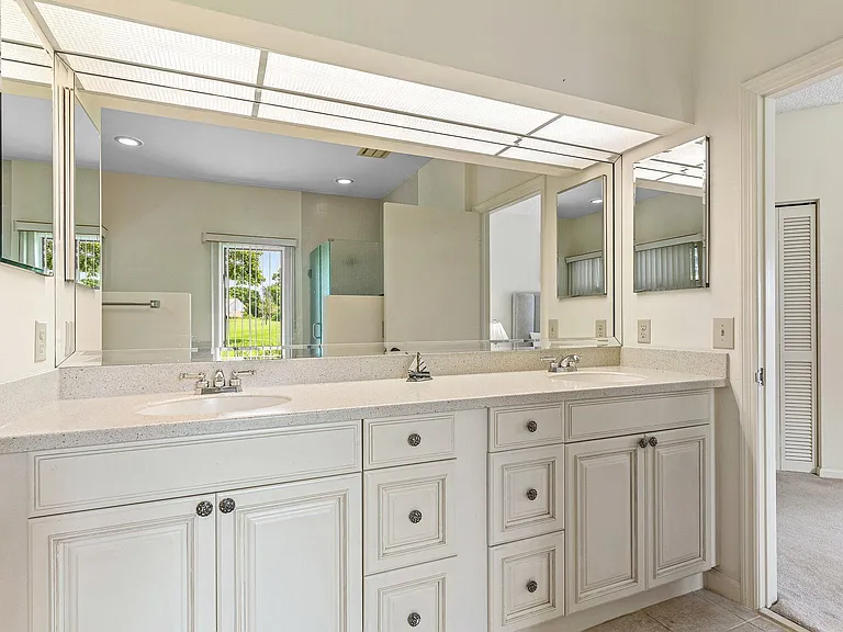 2584 Muirfield Ct — Photo 32