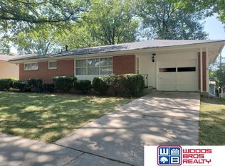 2001 E Manor Dr, Lincoln, NE 68506