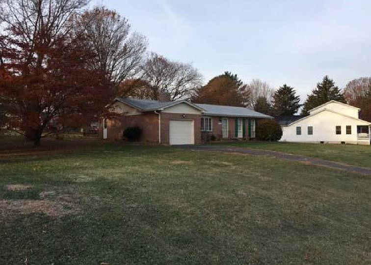 2nd image of 2500 Fairway Dr