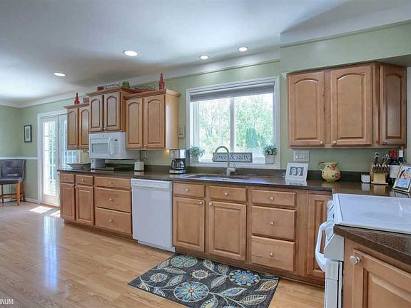 4th image of 48126 Mallard Dr