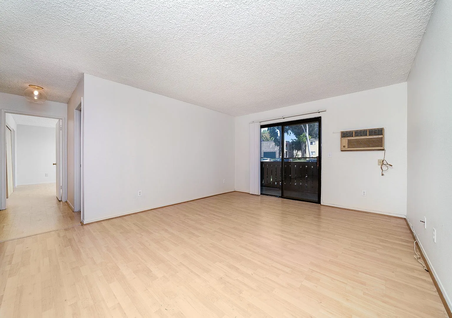 2 bedroom, 2 bathroom rental - Great location! — Photo 4