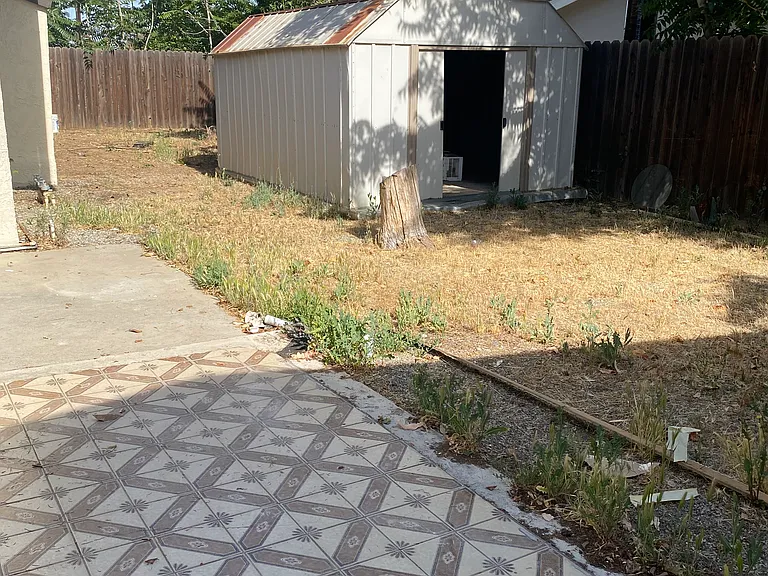 1440 E 6th St — Photo 16