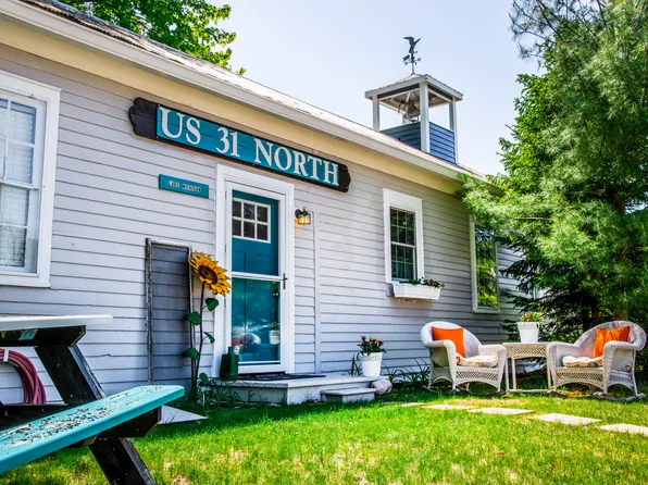 2592 Us Highway 31 N, Kewadin, MI 49648
