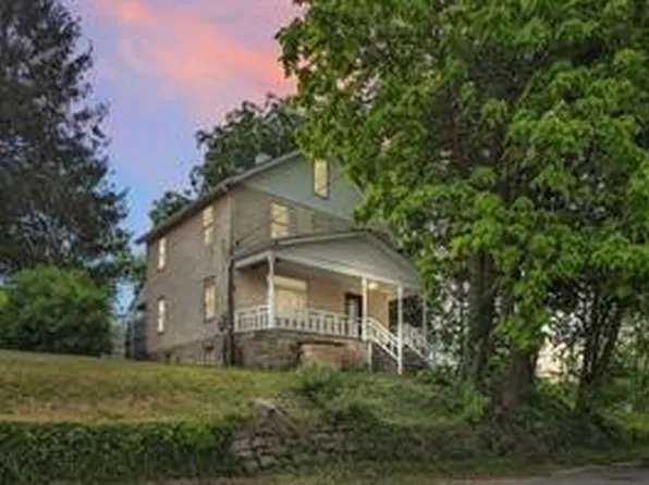 1161 Rosannah St, Ellwood City, PA 16117
