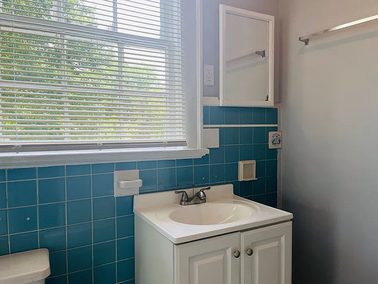 504 Broad St — Photo 16