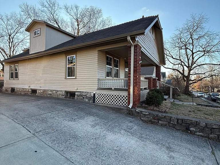 4133 State Line Rd — Photo 3