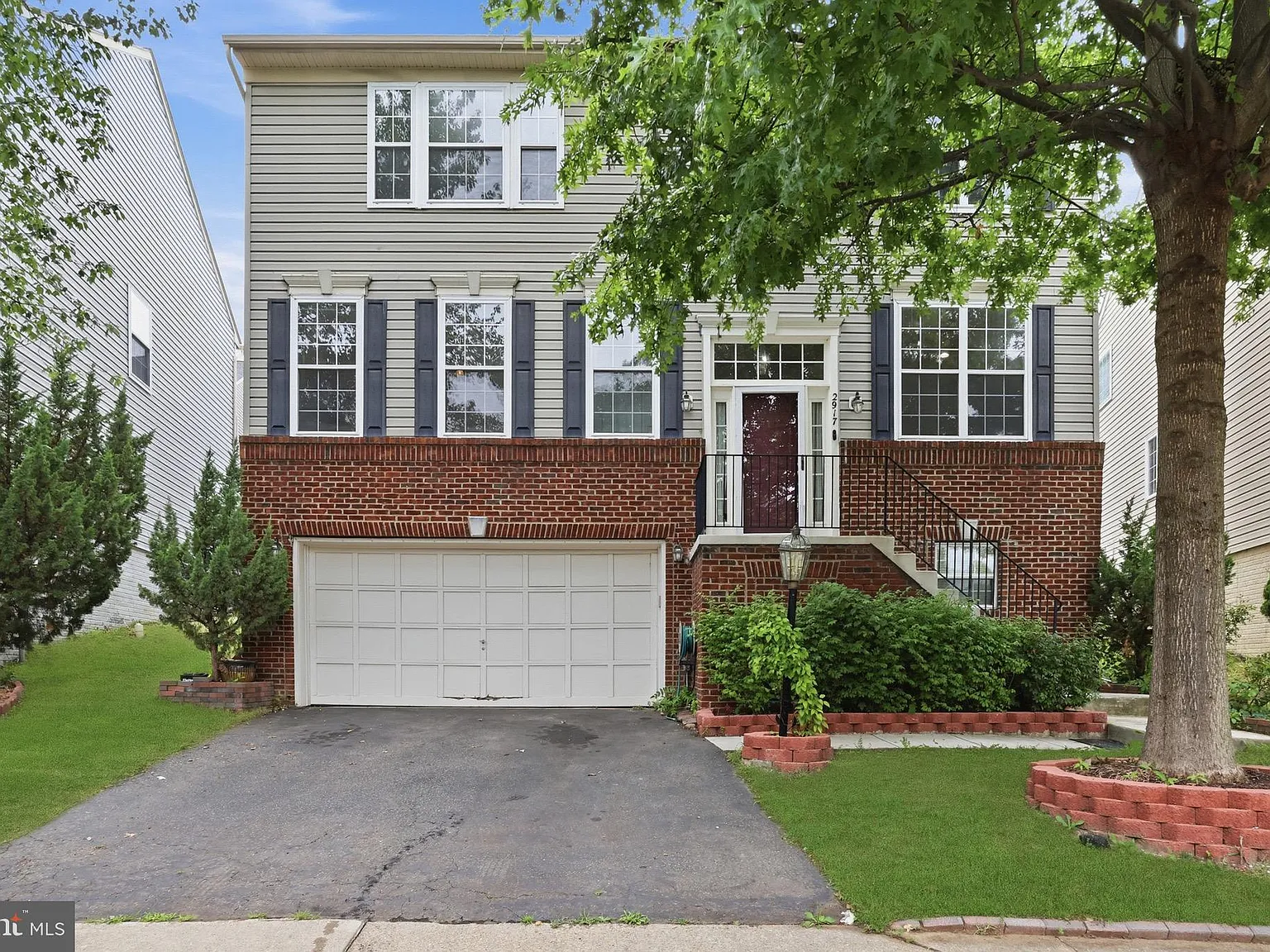 6 bed, 3.5 bath, 3876 sqft, $3,799 — Photo 2