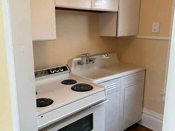 4th image of 207 Bradford St #C