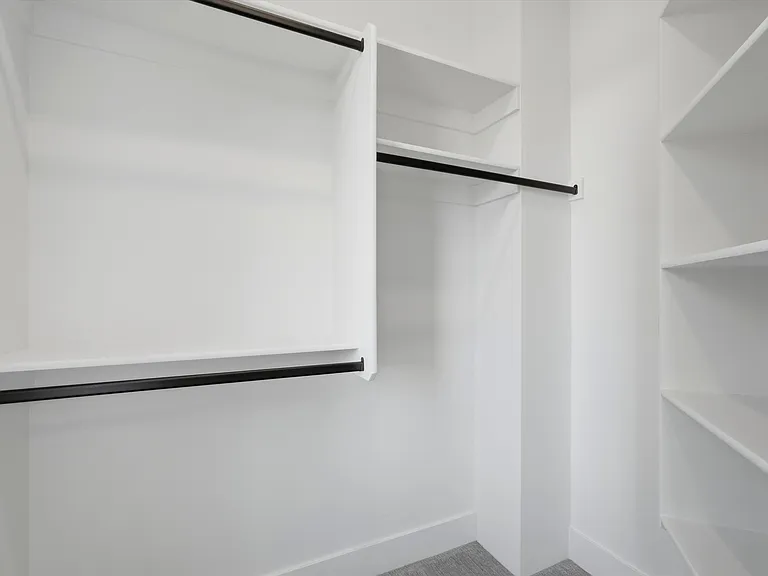 5221 N Maryland Ave — Photo 16