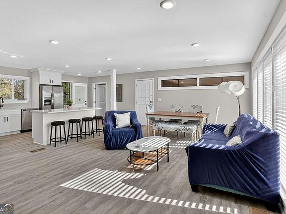 2nd image of 2535 Lakewood Ave SW