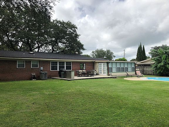 3rd image of 616 Country Club Ave