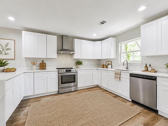 3rd image of 4621 Briarbend Dr