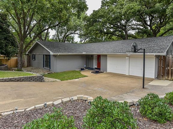3rd image of 713 Sanford Ct