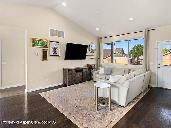 3rd image of 2115 Sorrel Ln