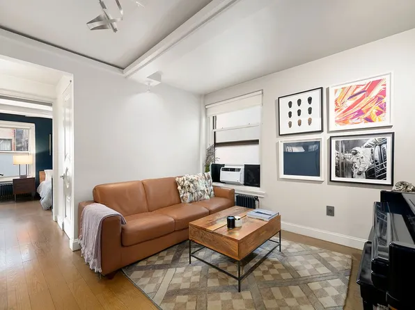 325 W 45th St APT 415, New York, NY 10036