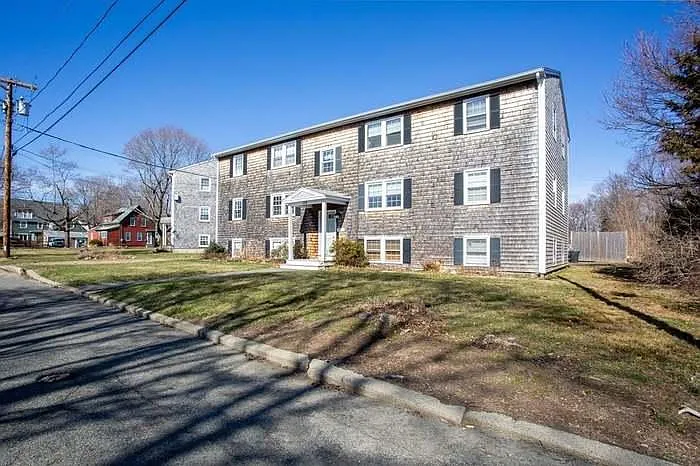 20 Beacon Ave — Photo 2