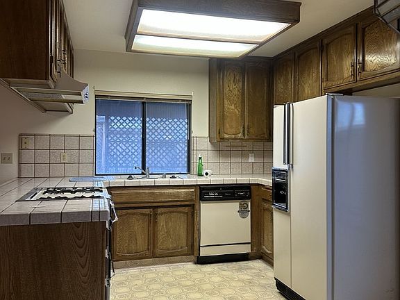 4th image of 235 Richard Ct