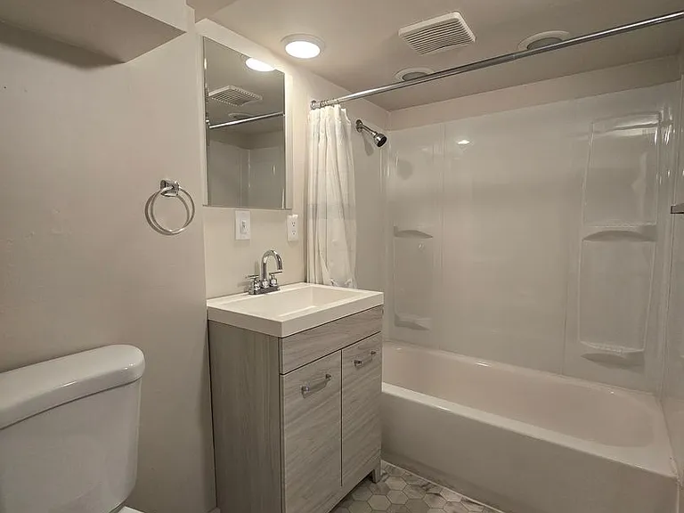 1631 Oakes Ave — Photo 10