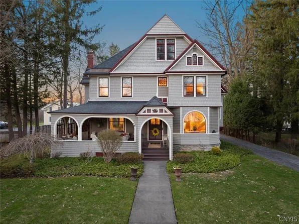 70 College St, Clinton, NY 13323