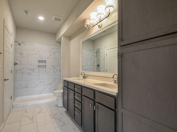 The Cabrillo- Master Bathroom w/Walk-In Shower and Double Vanity