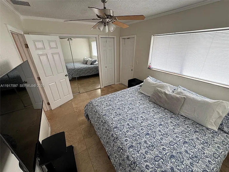 1856 NE 46th St #F8 — Photo 12