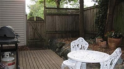 Grill stays! The yard is private & fully fenced -HODs maintain the yard, too!