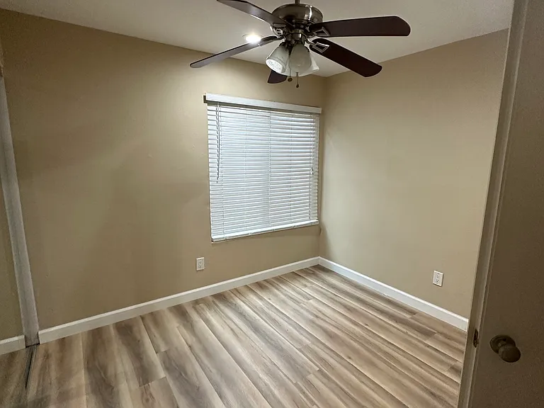 704 Windward Ct — Photo 16