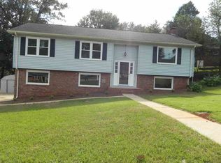 116 Perry Dr, Boiling Springs, SC 29316