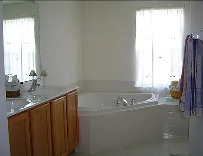 3 bed, 2.5 bath, 2732 sqft, $2,500 — Photo 2
