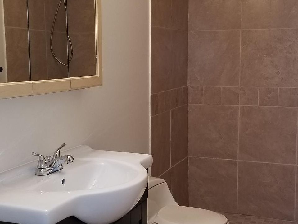 2nd image of 4597 Pearl Rd #1