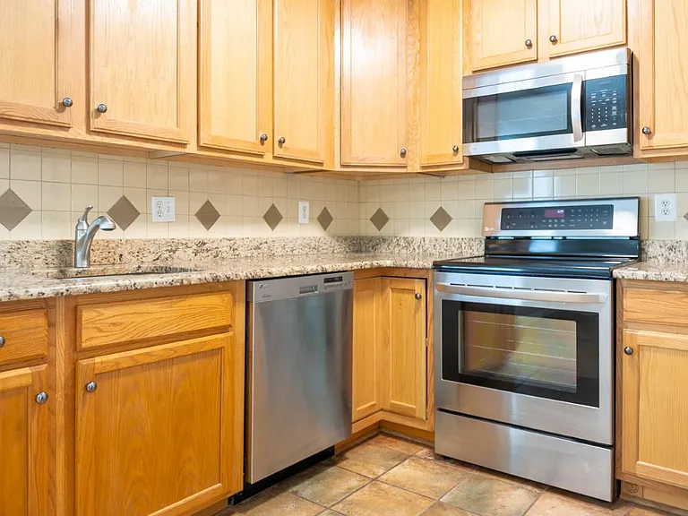 1640 Westwind Way — Photo 3