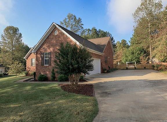 2nd image of 131 Harbor Landing Dr