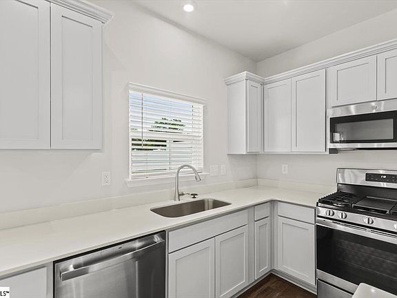 4th image of 183 Randwick Ln