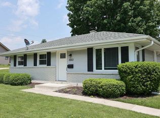 1223 Ed Mar Cir, Waukesha, WI