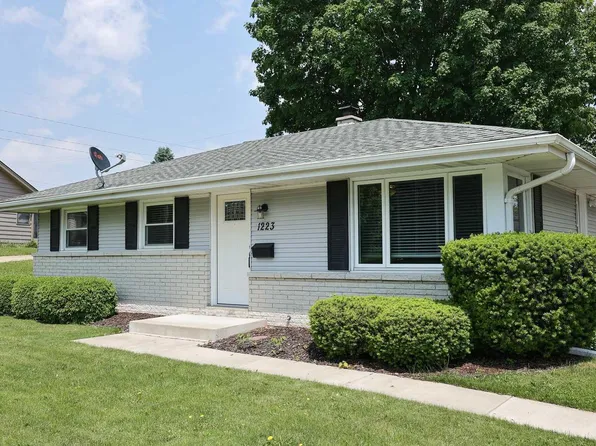 1223 Ed-Mar CIRCLE, Waukesha, WI 53188