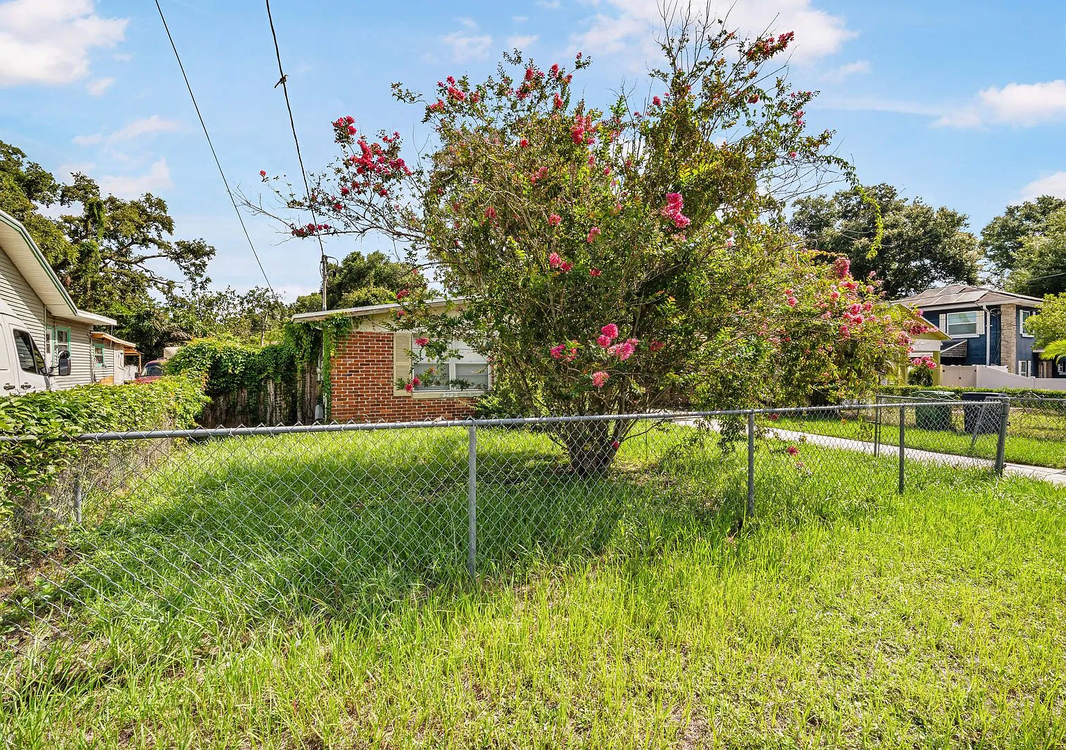 Move in Ready! Modern Style, Renovated 3 bed 1 bath House $1895 Hurry make this cozy place your H... — Photo 3