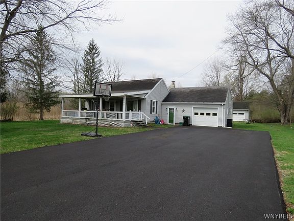 3rd image of 8752 Donahue Rd