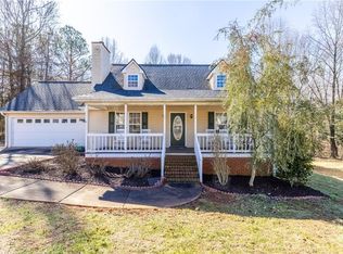 6051 Cane Crossing Dr, Gainesville, GA 30507